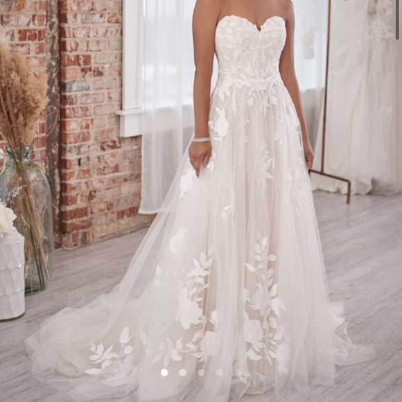 NEW Wedding Dress - Maggie Sottero